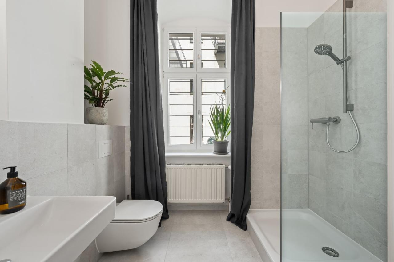 The Strassburger, Stylish 3 Bedroom In Downtown * Berlin