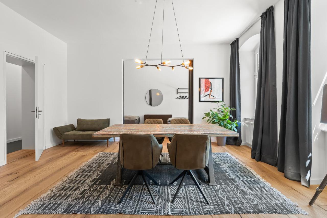 The Strassburger, Stylish 3 Bedroom In Downtown Apartment Berlin