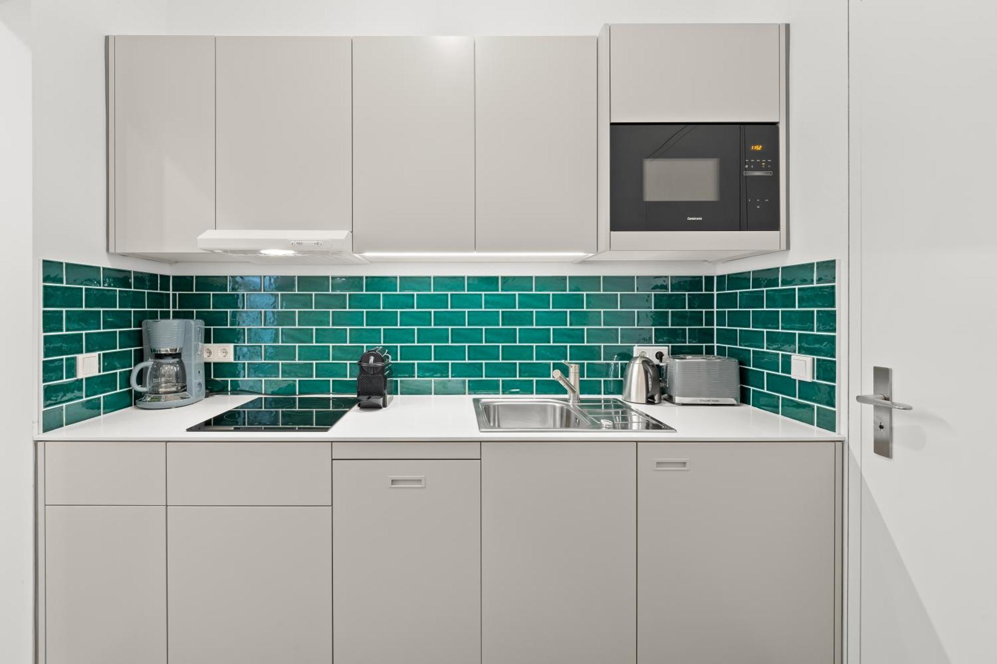 The Strassburger, Stylish 3 Bedroom In Downtown Apartment Berlin